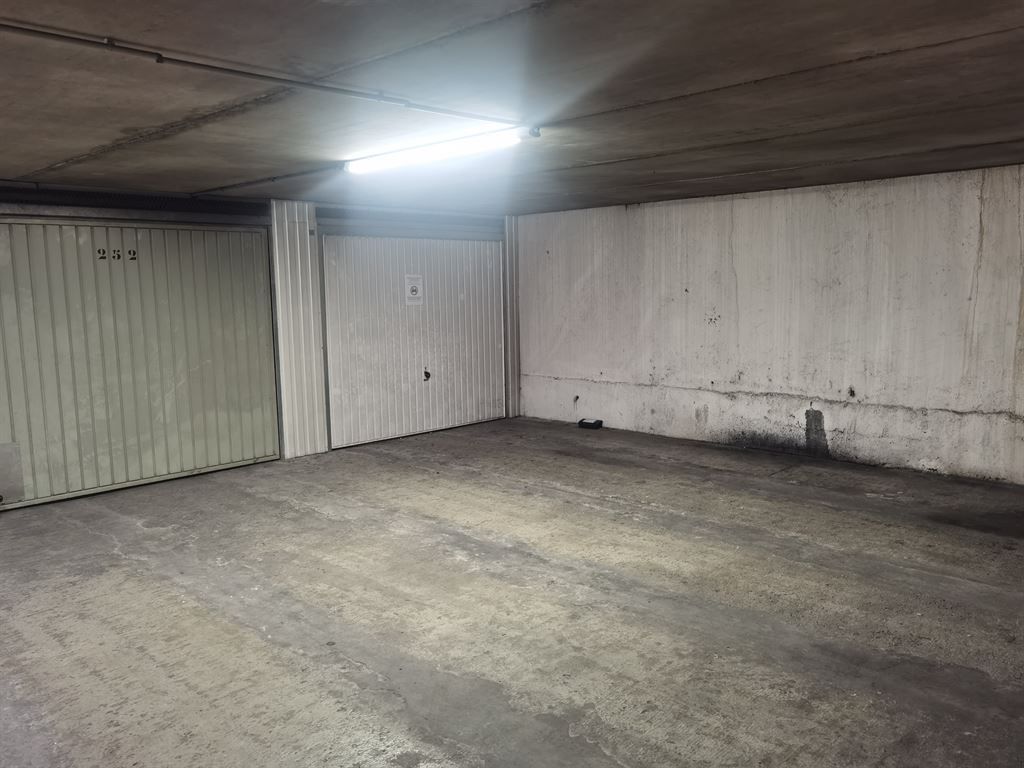 box en vente sur PARIS (75019)