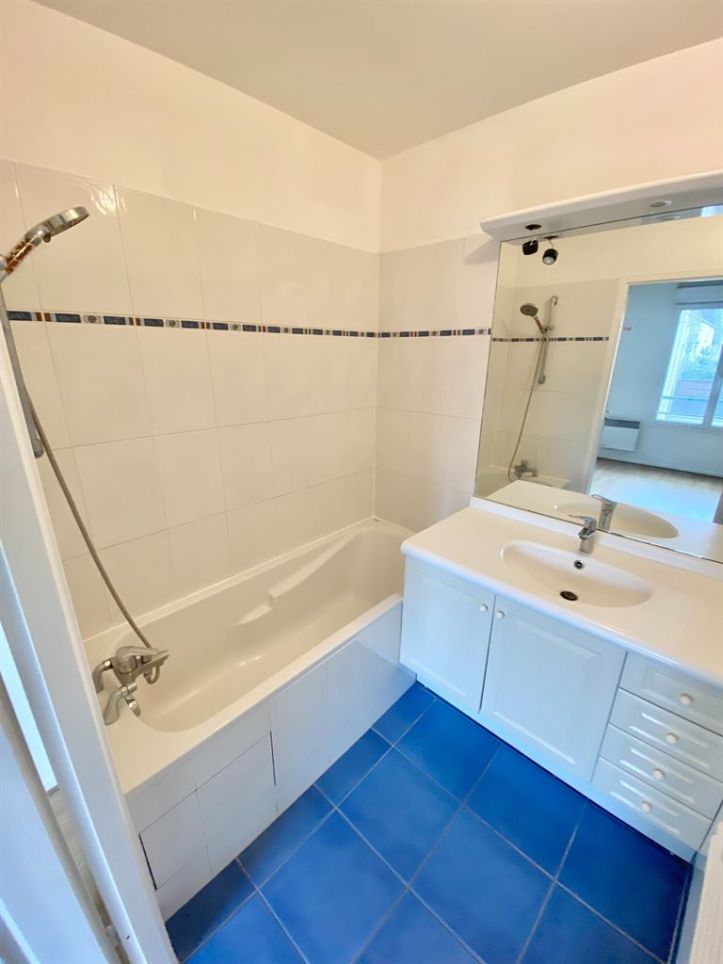 Location Appartement Paris 18 2&nbsp;Pièces 40&nbsp;m²